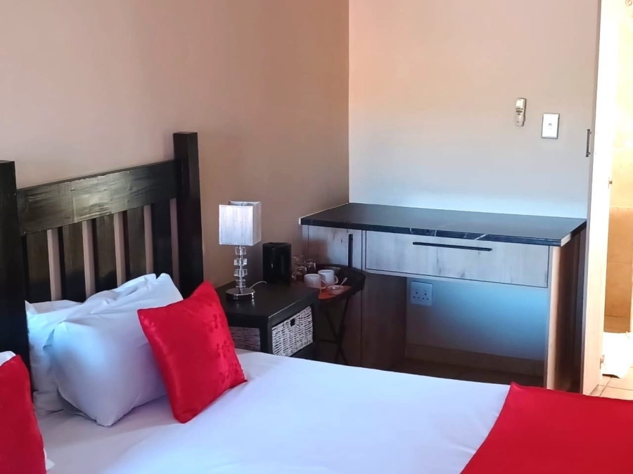 8 Bedroom Property for Sale in Cashan North West